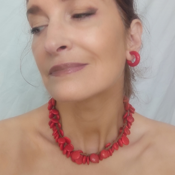 Vintage Red Bakelite Earrings - Picture 2 of 4